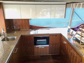 RIVIERA 77 Enclosed Flybridge 2015